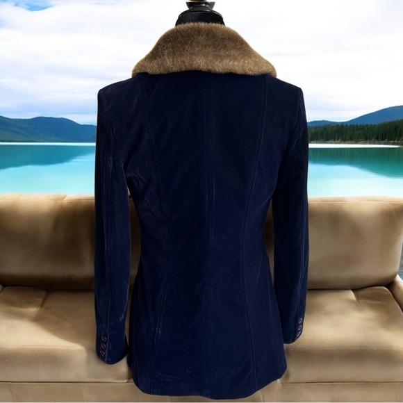 ๐ Gorgeous Vintage Velvet Blazer ๐ - Picture 2 of 2